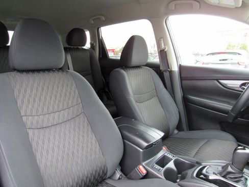Used 2018 Nissan Rogue SV AWD/4WD image 17