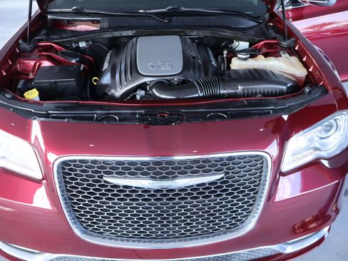 Used 2017 Chrysler 300 C w/ Light Group image 38