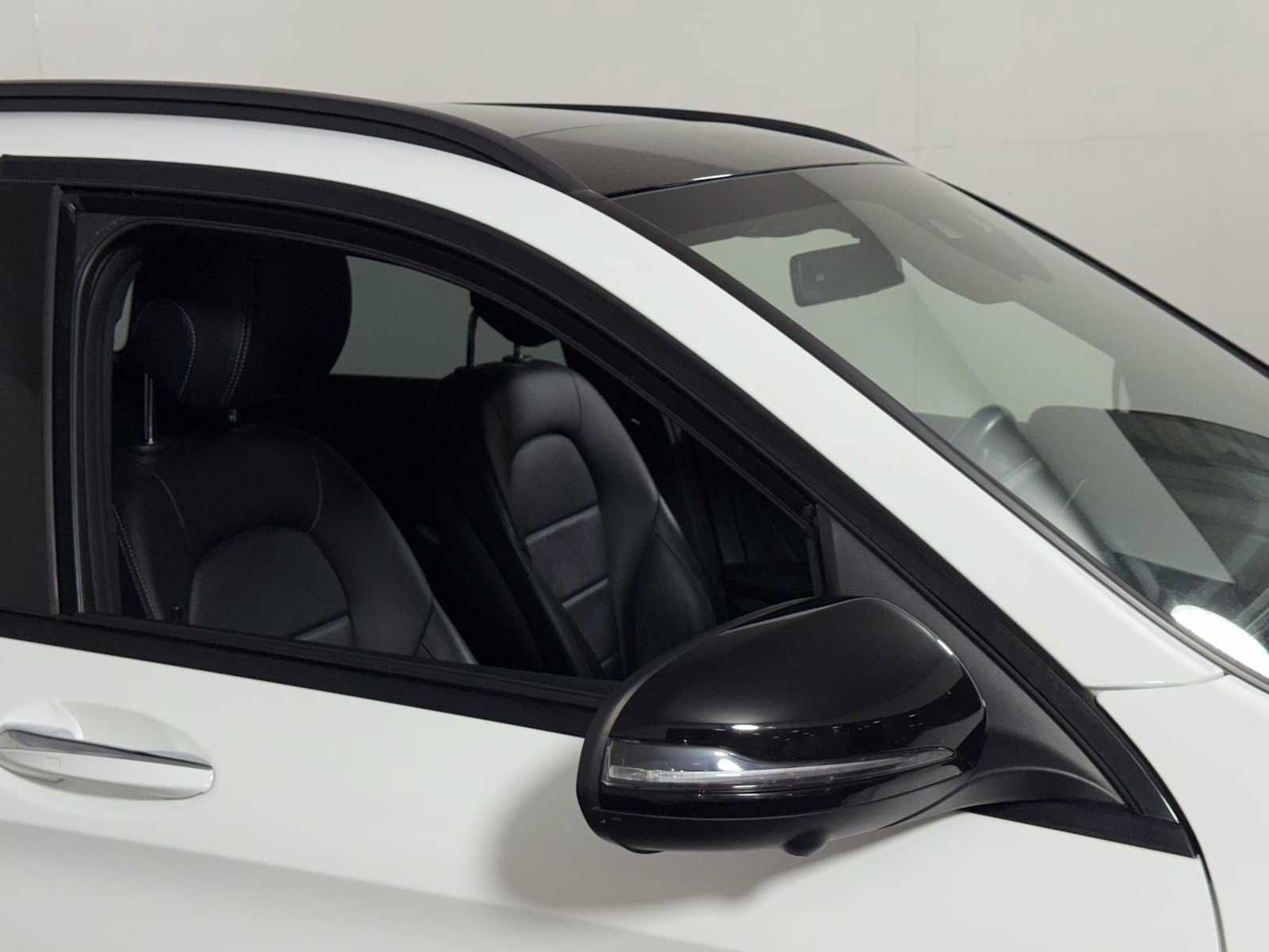 Used 2021 Mercedes-Benz GLC 300 4MATIC image 30
