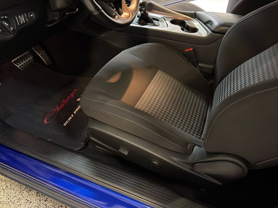 Used 2022 Dodge Challenger R/T Scat Pack w/ Scat Pack Stripe RWD image 26