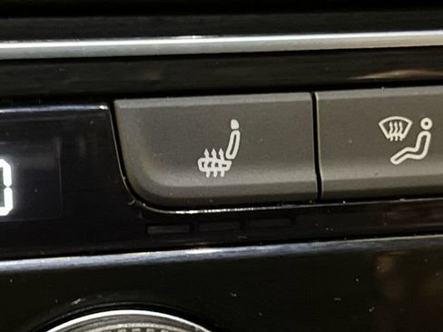 Certified 2023 Volkswagen Atlas Cross Sport SE FWD image 27