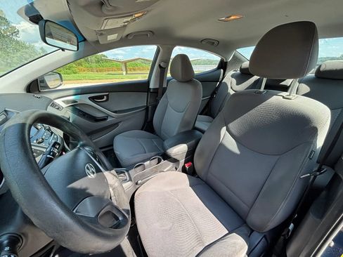 Used 2014 Hyundai Elantra SE FWD image 13
