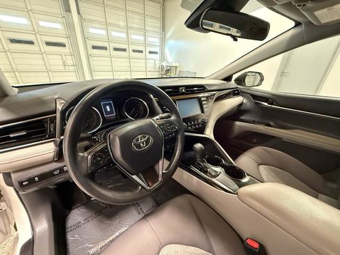 Used 2019 Toyota Camry LE image 12