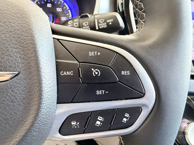 Used 2024 Chrysler Pacifica Touring-L FWD image 19