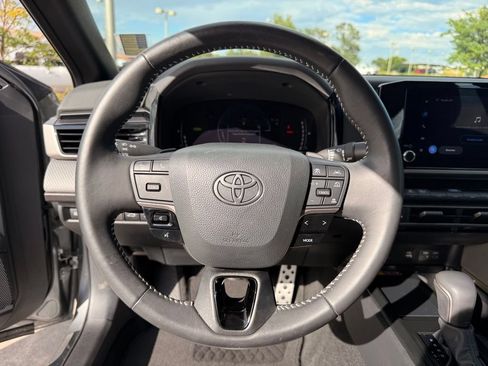 Used 2025 Toyota Camry SE w/ Convenience Package FWD image 14