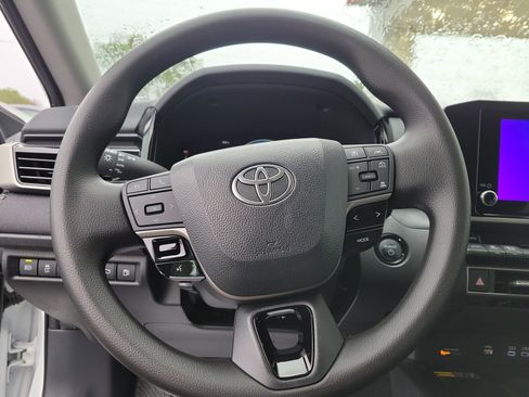 Used 2025 Toyota Camry LE image 21