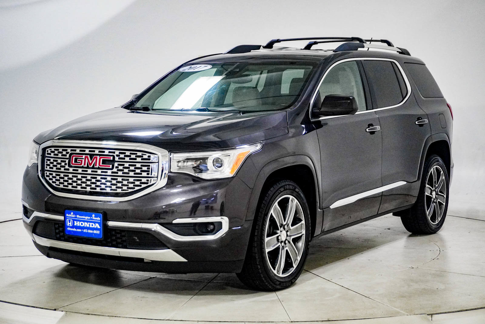 Used 2017 GMC Acadia Denali w/ Technology Package AWD/4WD image 2