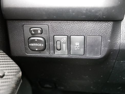 Used 2015 Toyota RAV4 LE image 28