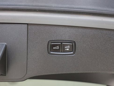 Used 2024 Porsche Cayenne Coupe image 32