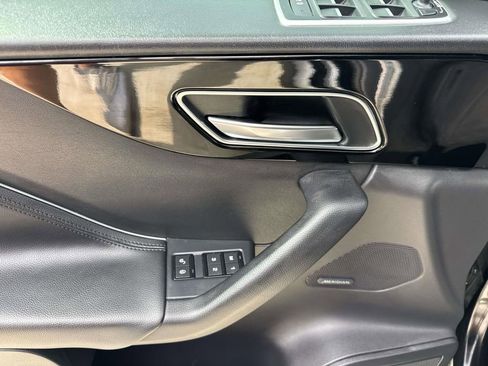 Used 2020 Jaguar F-PACE Premium image 22