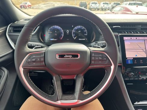 New 2025 Jeep Grand Cherokee Limited image 12