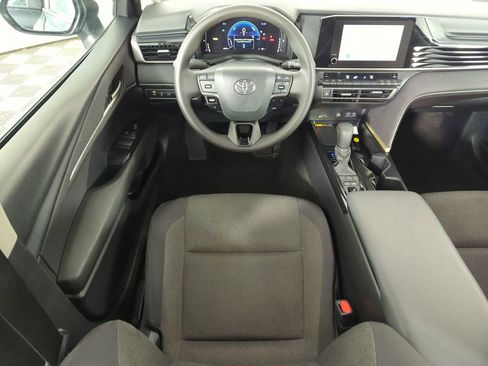 Used 2025 Toyota Camry LE image 14