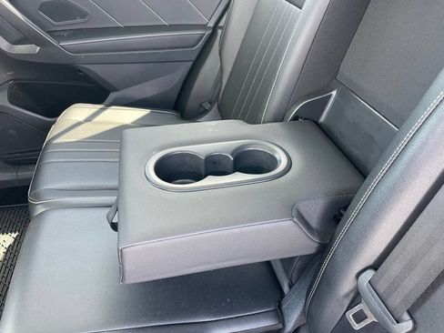 Used 2022 Volkswagen Tiguan SE w/ Panoramic Sunroof Package AWD/4WD image 46