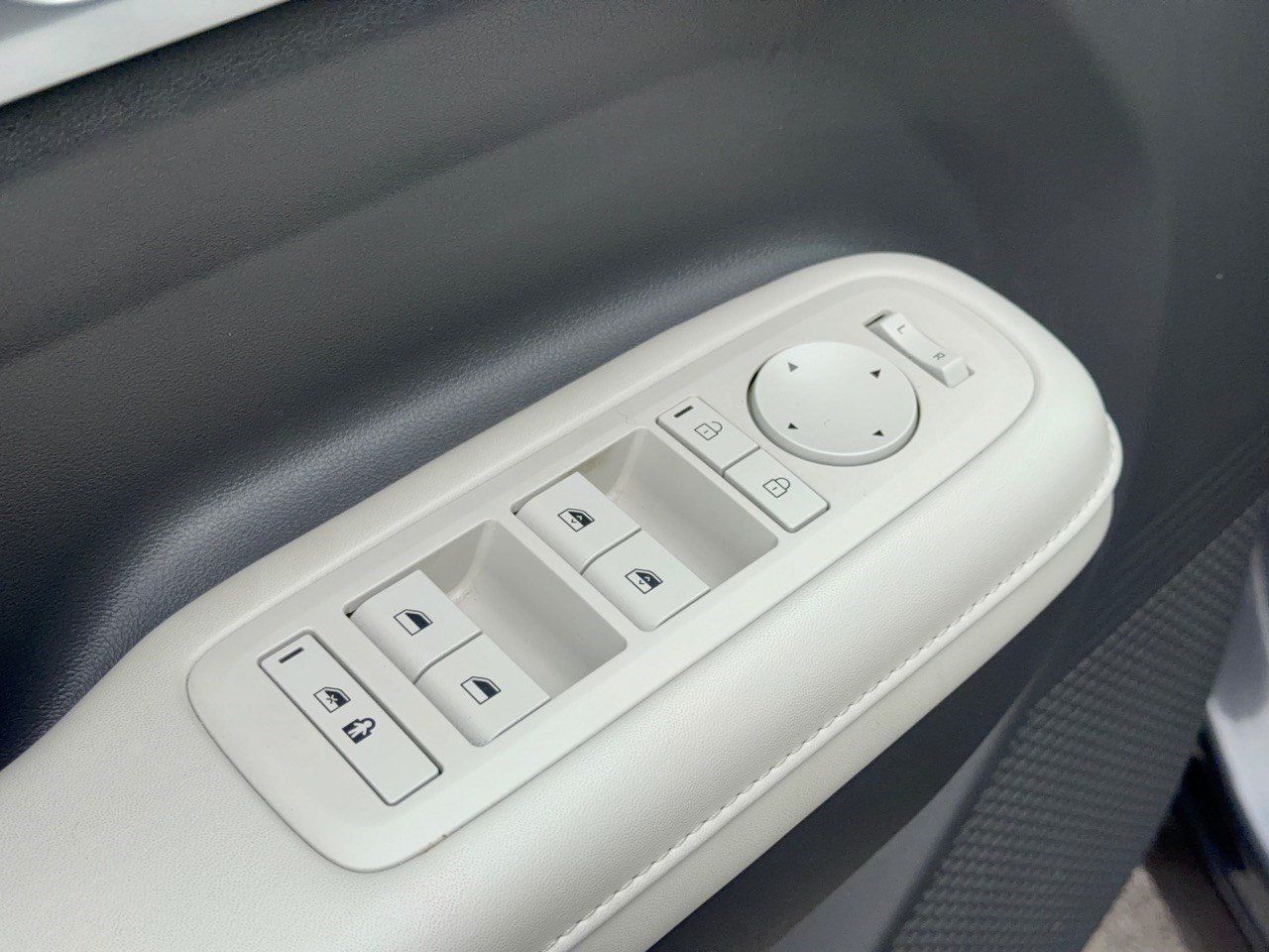 Used 2025 Hyundai Santa Fe SEL FWD image 15