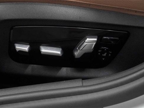 Used 2020 BMW 530i w/ Convenience Package image 18