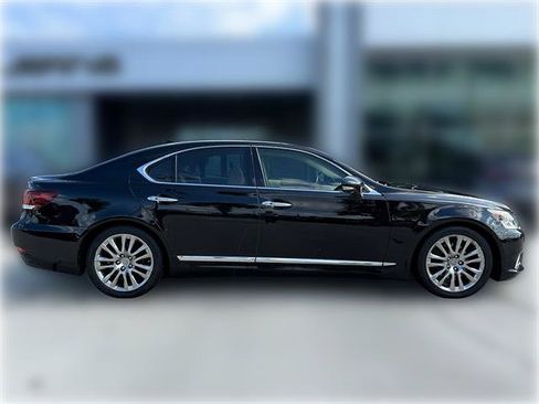 Used 2017 Lexus LS 460 w/ Comfort Package RWD image 7