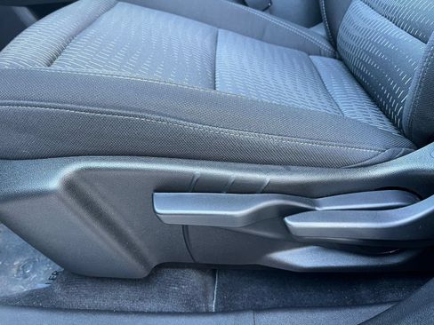 Used 2025 Chevrolet Equinox LT FWD image 23