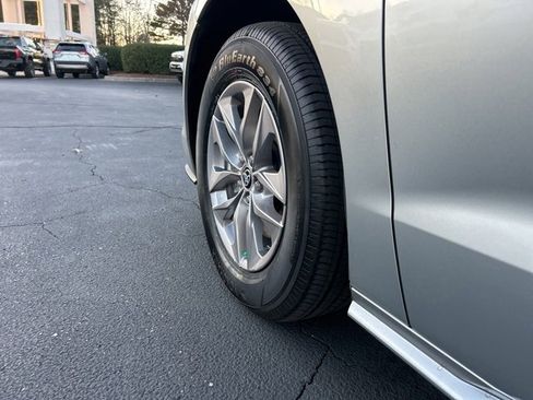 Used 2024 Toyota Sienna XLE image 12