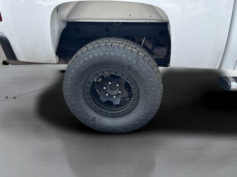 Used 2010 Chevrolet Silverado 1500 LTZ AWD/4WD image 35