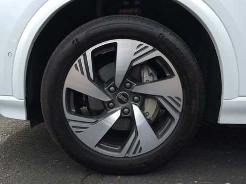 Used 2025 Audi Q6 e-tron Premium Plus image 59