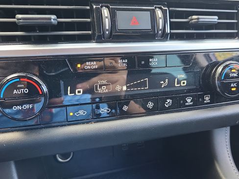 Used 2025 Nissan Pathfinder SV FWD image 21