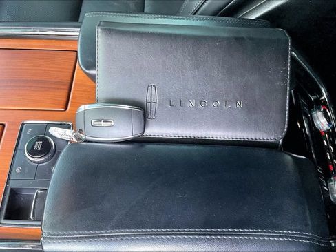 Used 2019 Lincoln Navigator L Select w/ Technology Package RWD image 11