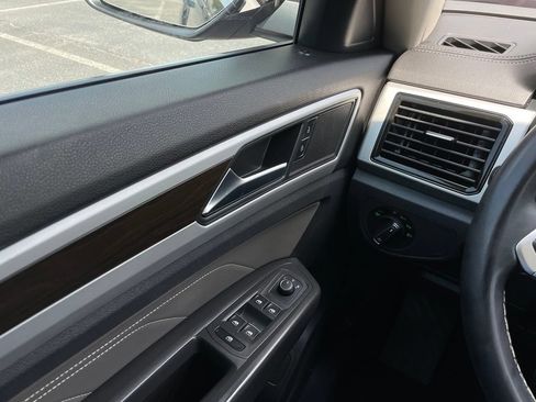 Used 2023 Volkswagen Atlas SE w/ Panoramic Sunroof Package FWD image 22