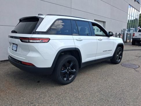 Certified 2023 Jeep Grand Cherokee Altitude AWD/4WD image 8