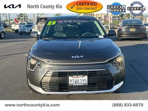 Certified 2025 Kia Niro LX image 2