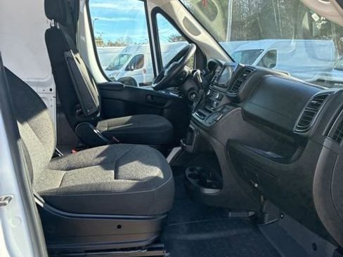 Used 2025 RAM ProMaster 2500 w/ Convenience Group FWD image 18