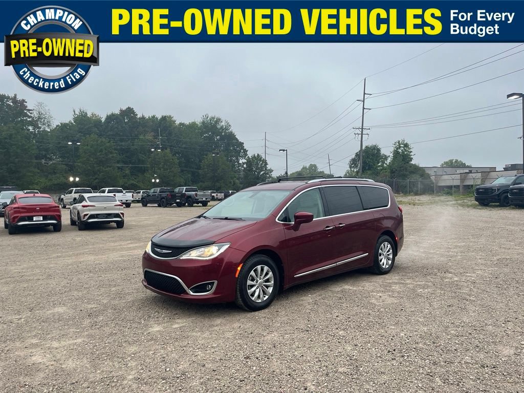 Used 2019 Chrysler Pacifica Touring-L FWD image 1