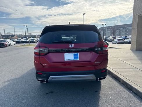 Certified 2025 Honda Pilot Touring image 3