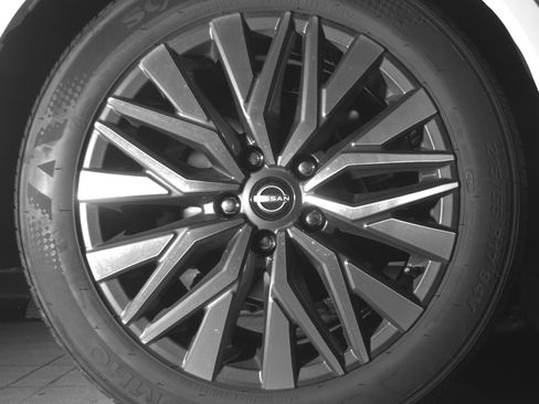 Used 2025 Nissan Altima 2.5 SV FWD image 15