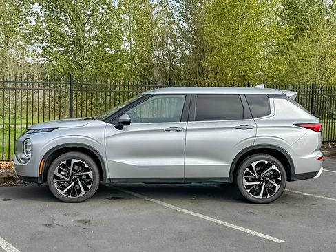 Used 2024 Mitsubishi Outlander SE FWD image 33