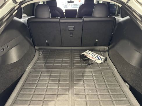 Used 2020 Tesla Model Y Long Range image 8