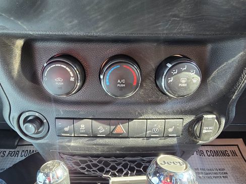 Used 2013 Jeep Wrangler Unlimited Sahara w/ Connectivity Group image 8