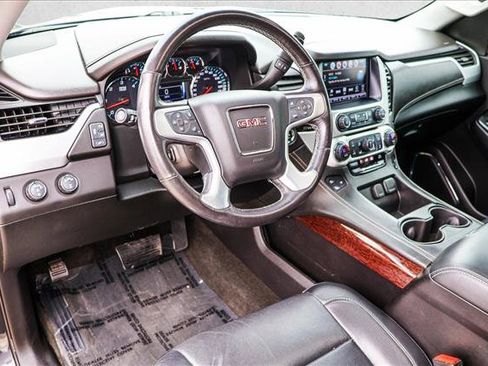 Used 2018 GMC Yukon SLT w/ Premium Edition AWD/4WD image 10