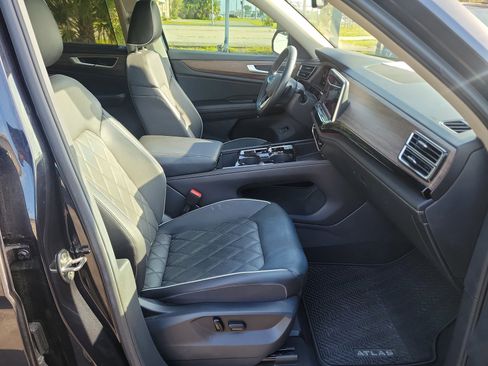 Used 2024 Volkswagen Atlas SEL Premium R-Line AWD/4WD image 7