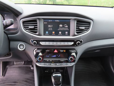 Used 2017 Hyundai Ioniq Blue FWD image 15