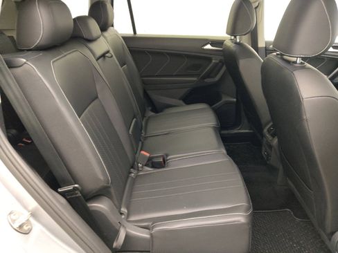 Used 2022 Volkswagen Tiguan SE w/ Panoramic Sunroof Package image 19