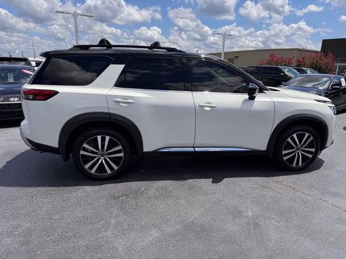 Used 2024 Nissan Pathfinder Platinum w/ Cargo Package AWD/4WD image 6
