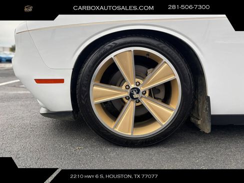 Used 2017 Dodge Challenger R/T w/ Driver Convenience Group RWD image 27
