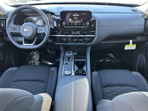 New 2025 Nissan Pathfinder SV image 18