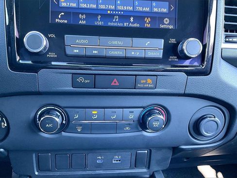 Used 2023 Nissan Frontier SV image 15