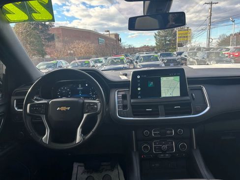 Used 2022 Chevrolet Suburban LT w/ Luxury Package image 13