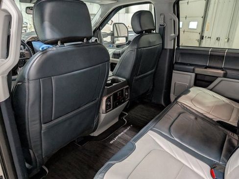 Used 2022 Ford F450 Limited image 19