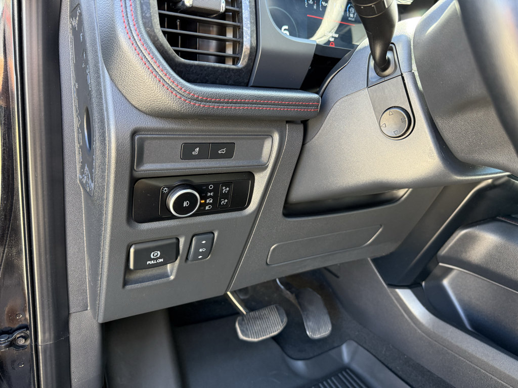 Used 2024 Ford Expedition Limited AWD/4WD image 17
