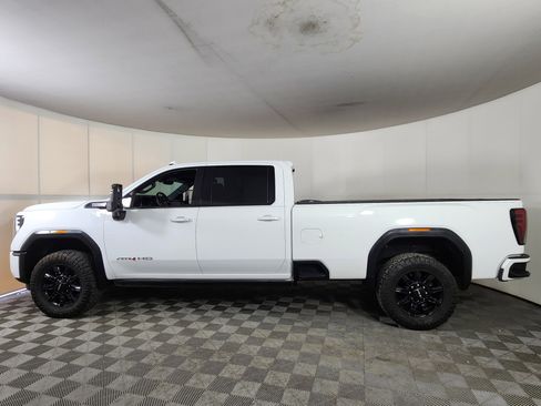 Used 2024 GMC Sierra 2500 AT4 w/ AT4 Premium Plus Package image 4