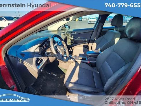 Used 2018 Chevrolet Cruze LT w/ Convenience Package FWD image 18
