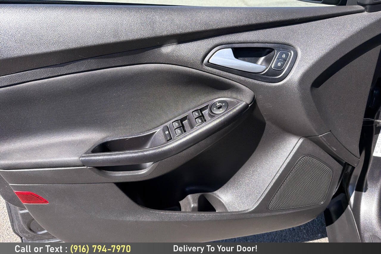 Used 2015 Ford Focus SE FWD image 17